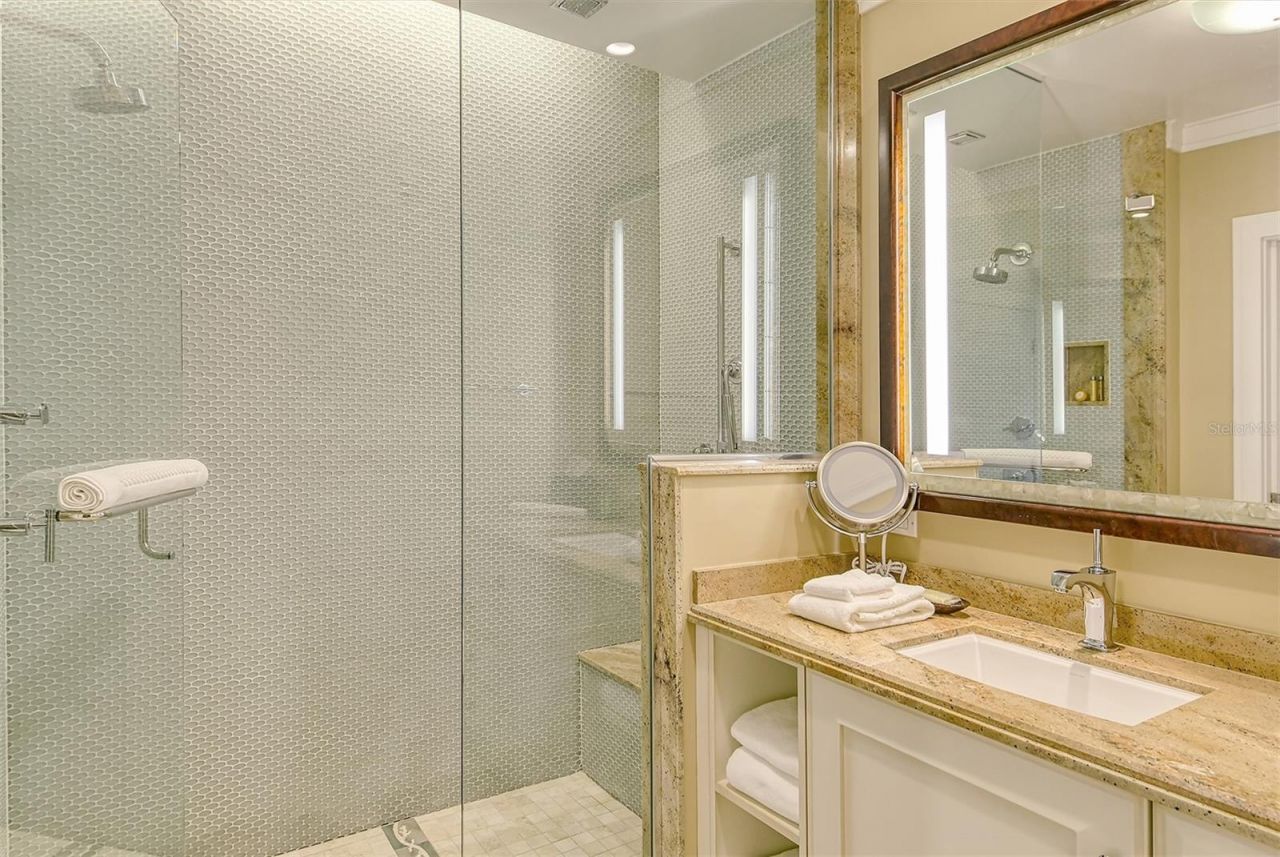 915 Seaside Drive , Unit 312, Weeks, Sarasota, FL 34242 Photo