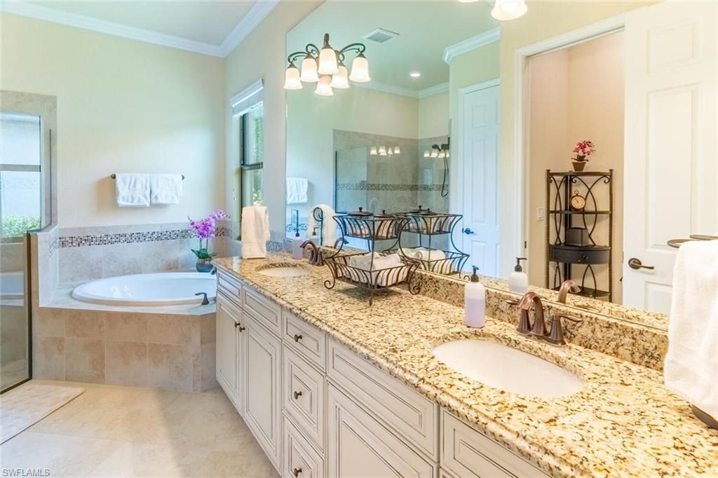 9372 Vercelli Ct , Naples, FL 34113 Photo