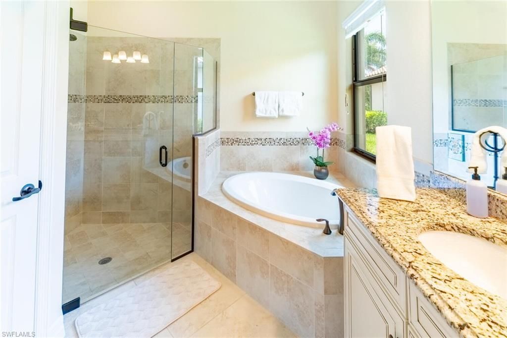 9372 Vercelli Ct , Naples, FL 34113 Photo