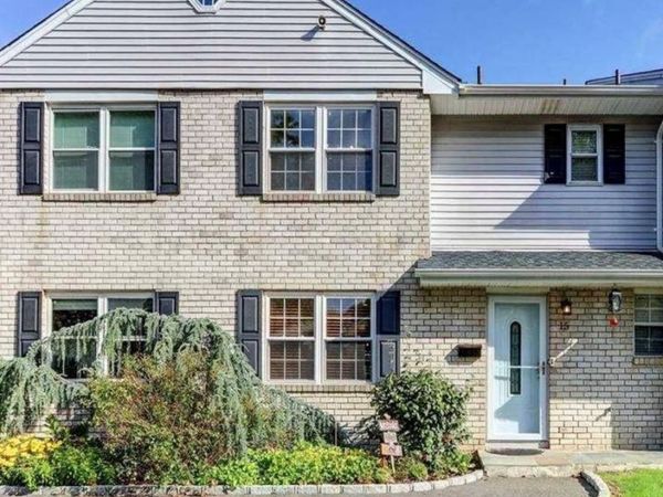 15 Manors Drive, Jericho, NY 11753