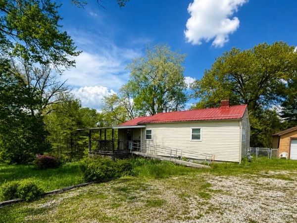 1405 Military Road , Zanesville, OH 43701