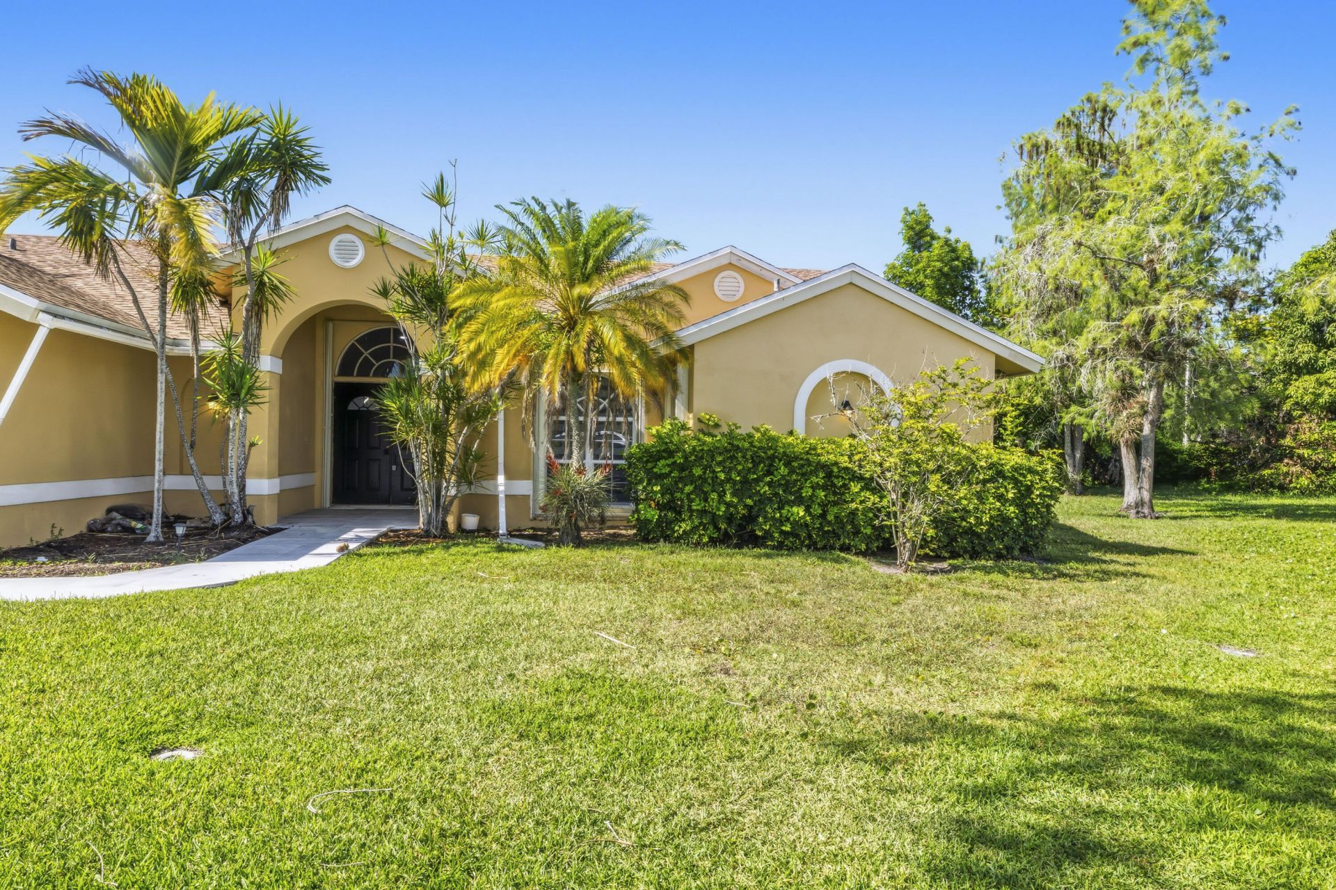 104 Oxford Court, Royal Palm Beach, FL 33411 Photo