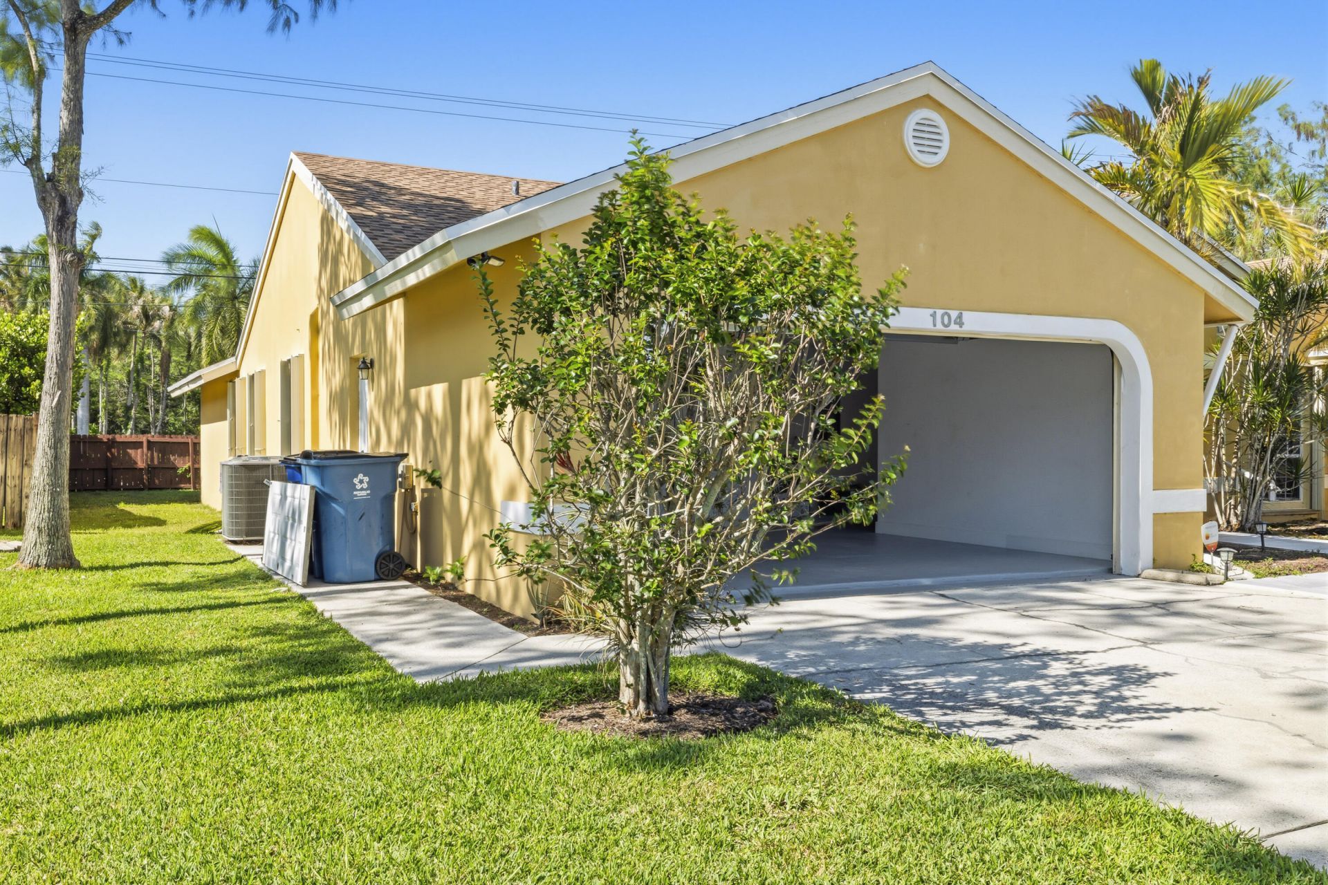 104 Oxford Court, Royal Palm Beach, FL 33411 Photo