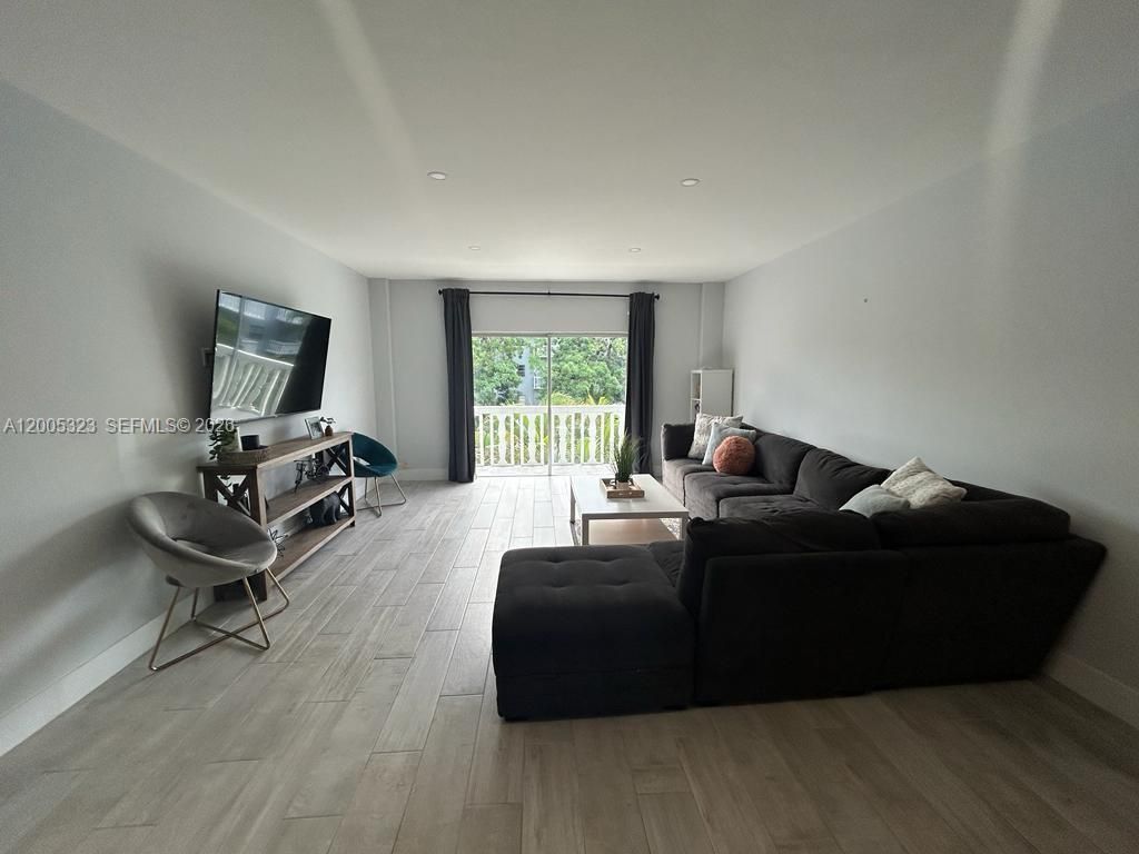 3501 Jackson St , Unit 309, Hollywood, FL 33021 Photo