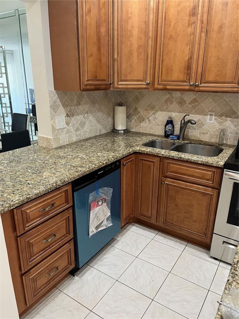 440 Paradise Isle Blvd , Unit 406, Hallandale Beach, FL 33009 Photo