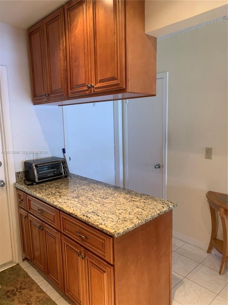 440 Paradise Isle Blvd , Unit 406, Hallandale Beach, FL 33009 Photo