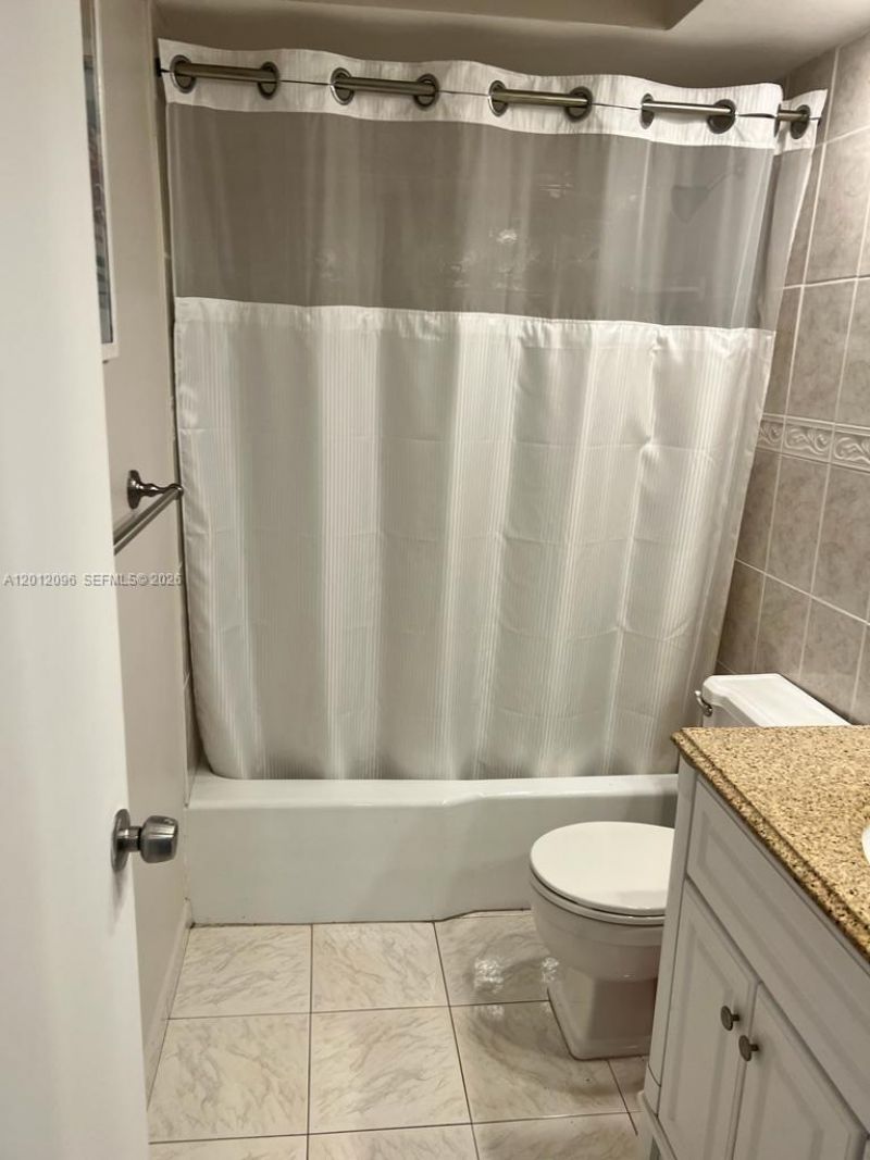 440 Paradise Isle Blvd , Unit 406, Hallandale Beach, FL 33009 Photo