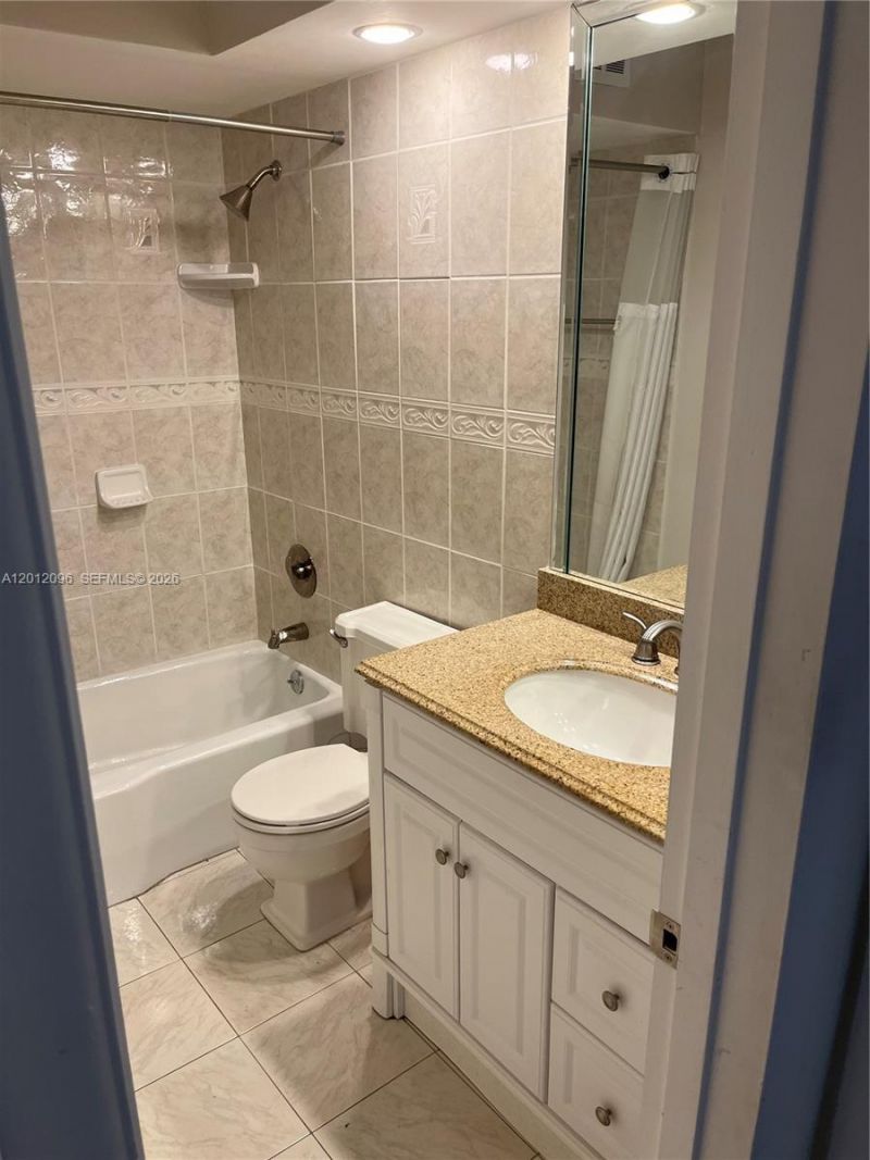 440 Paradise Isle Blvd , Unit 406, Hallandale Beach, FL 33009 Photo