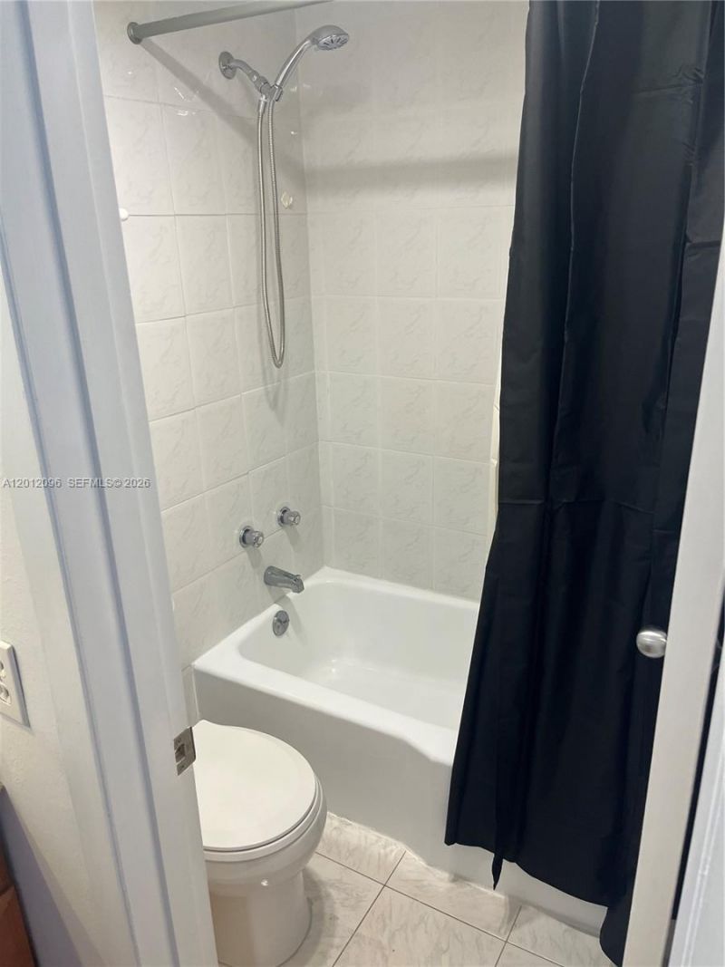 440 Paradise Isle Blvd , Unit 406, Hallandale Beach, FL 33009 Photo