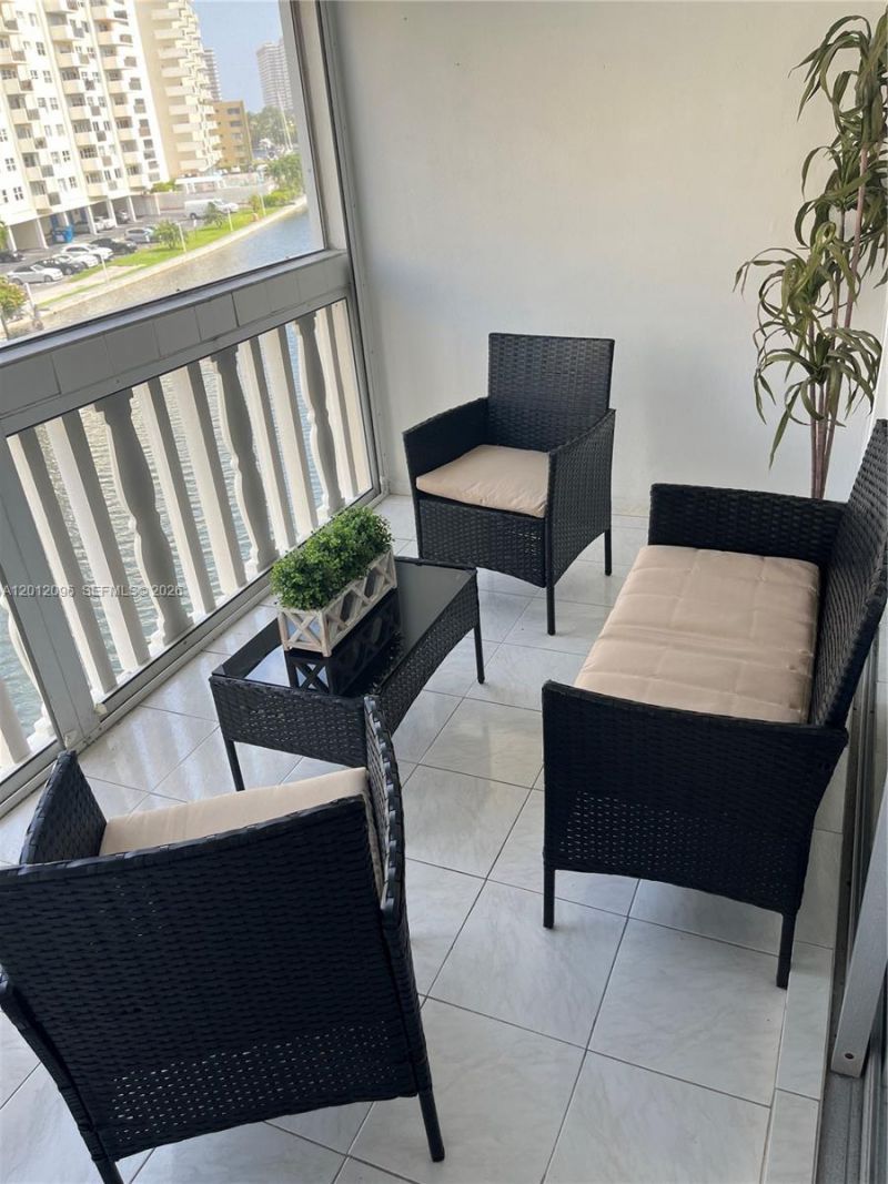 440 Paradise Isle Blvd , Unit 406, Hallandale Beach, FL 33009 Photo