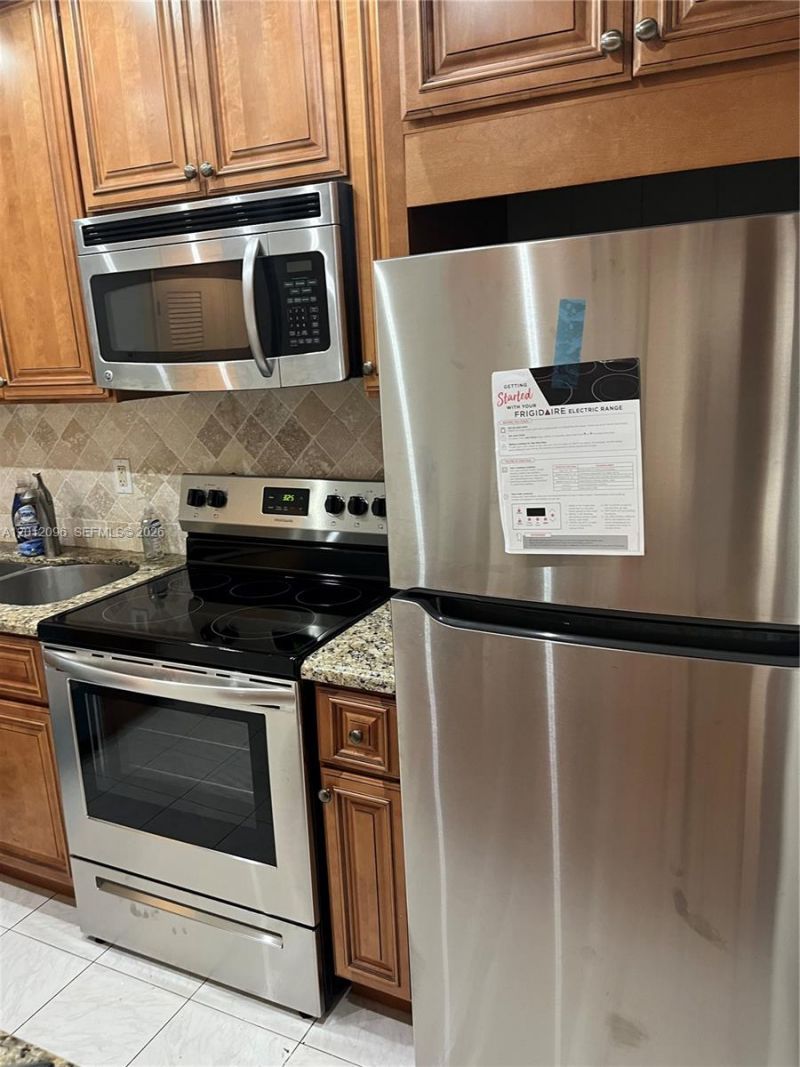440 Paradise Isle Blvd , Unit 406, Hallandale Beach, FL 33009 Photo