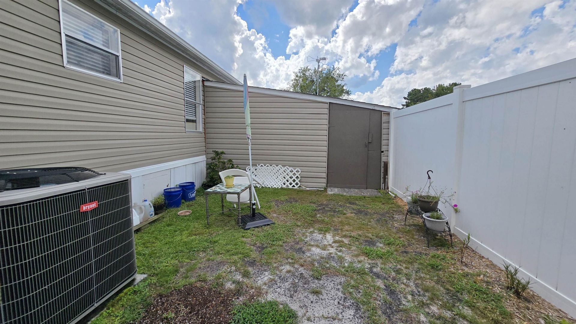 989 Jamestown Rd. Photo 4