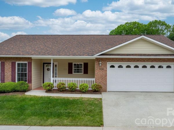 1268 Wexford Village Circle NE, Lenoir, NC 28645