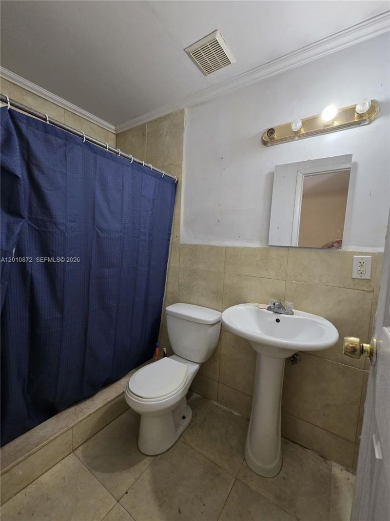 1051 E 18th St, Hialeah, FL 33013 Photo