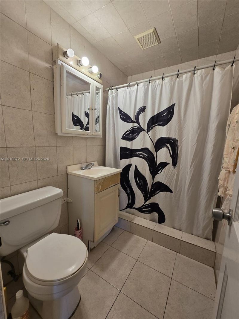 1051 E 18th St, Hialeah, FL 33013 Photo