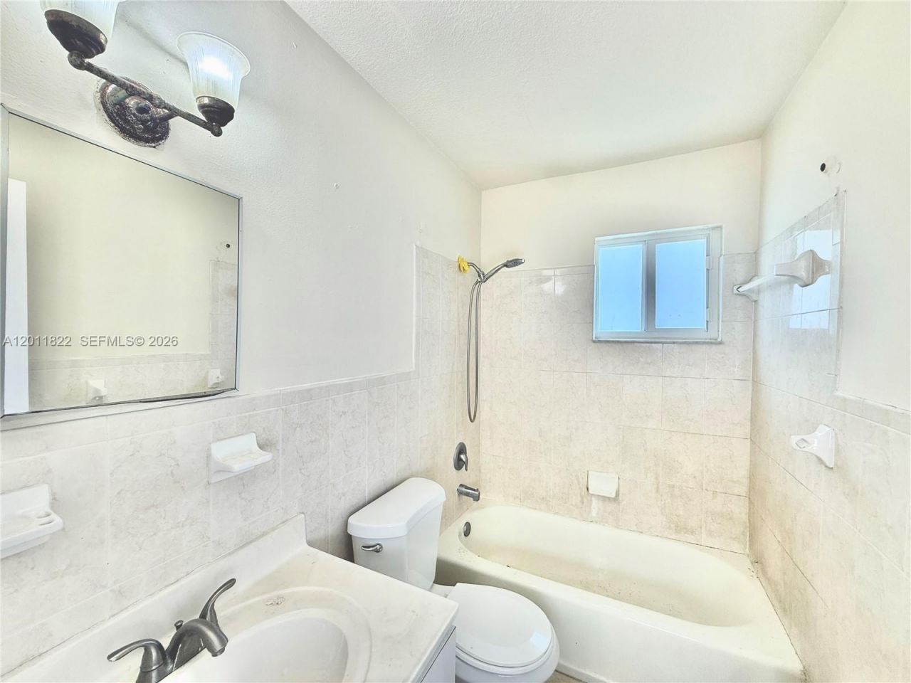 2401 NW 82nd St , Unit 2403, Miami, FL 33147 Photo