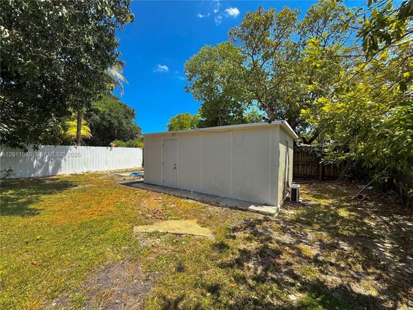 950 NW 109th St , Unit Rear, Miami, FL 33168