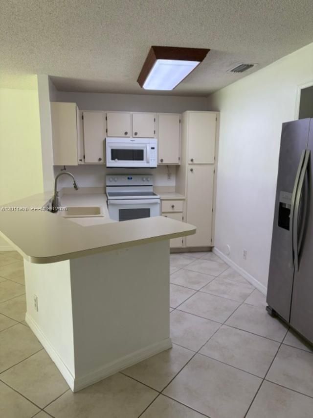 667 Woodgate Ln , Unit B, Sunrise, FL 33326 Photo