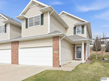 17532 Parker Plaza, Omaha, NE 68118
