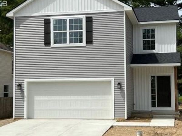 9400 Roland Drive, Hamburg Twp, MI 48116