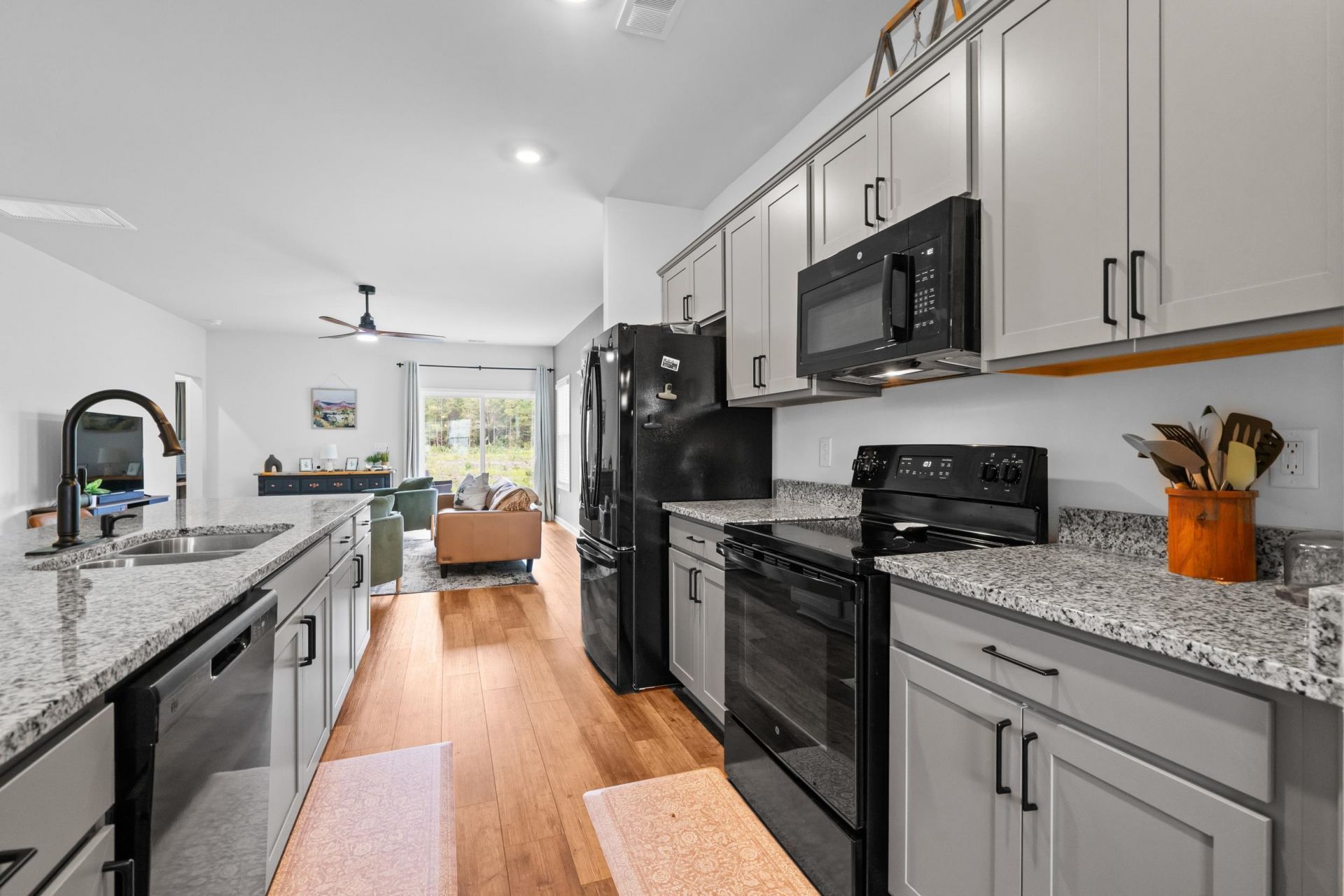 228 Averyville Dr. Photo 12