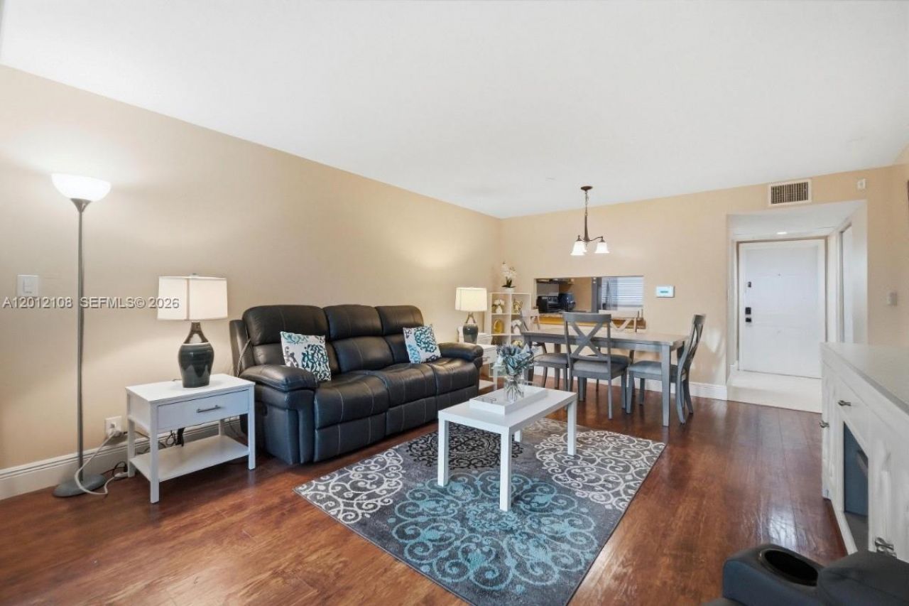 8826 W Mcnab Rd, Unit 304, Tamarac, FL 33321 Photo