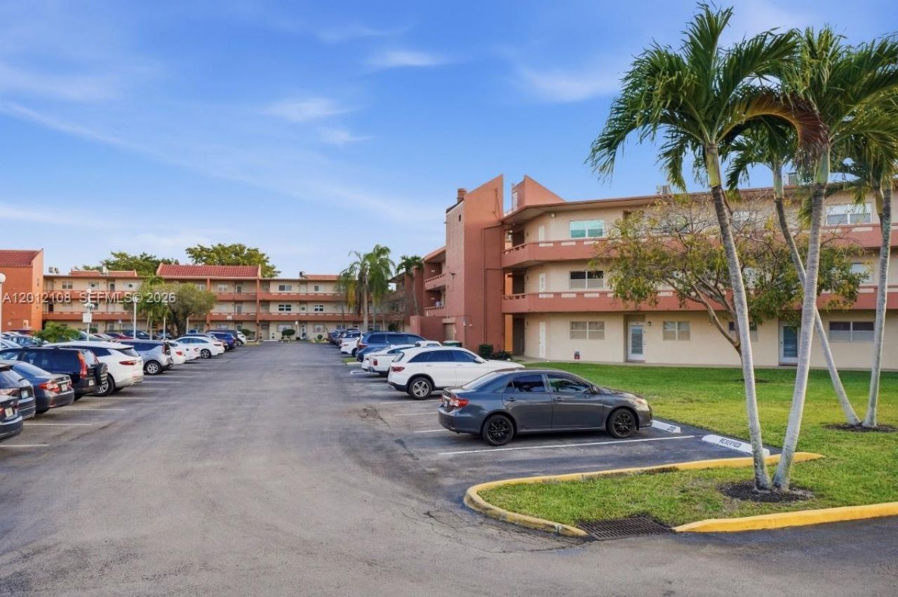 8826 W Mcnab Rd, Unit 304, Tamarac, FL 33321 Photo