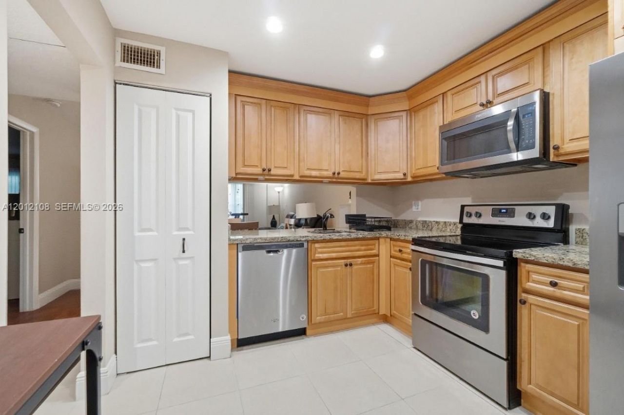8826 W Mcnab Rd, Unit 304, Tamarac, FL 33321 Photo