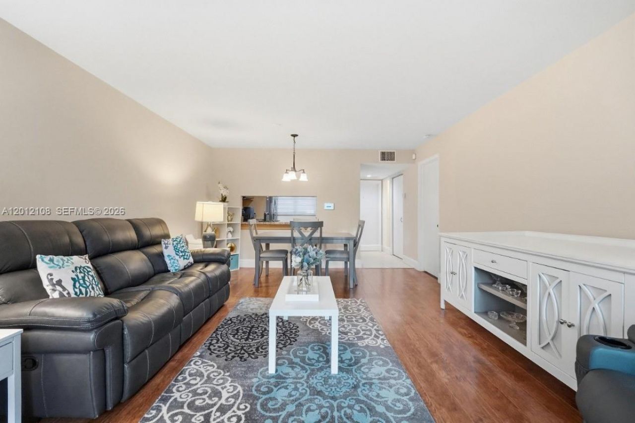8826 W Mcnab Rd, Unit 304, Tamarac, FL 33321 Photo