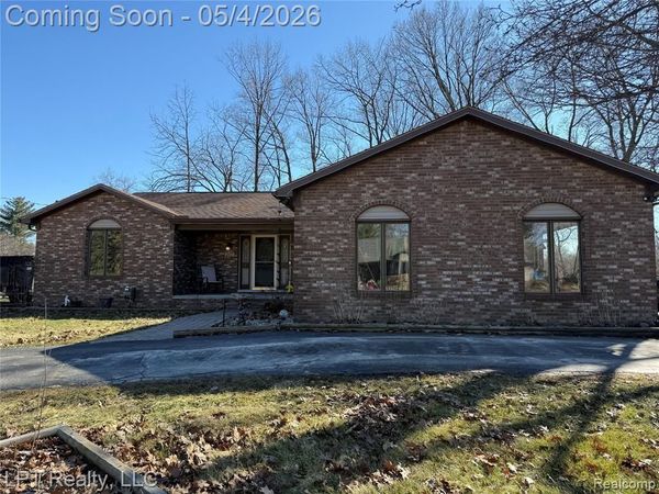 217 Nawakwa Road, Rochester Hills, MI 48307