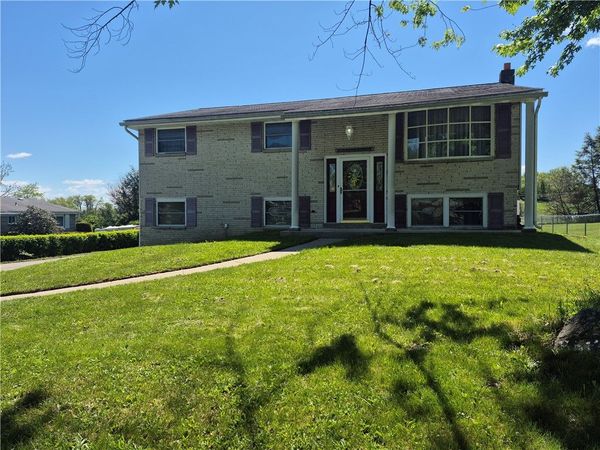 22 W Glennis Dr, Greensburg, PA 15601