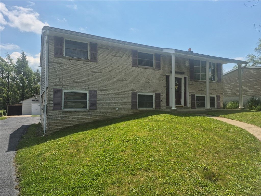 22 W Glennis Dr, Greensburg, PA 15601 Main Photo