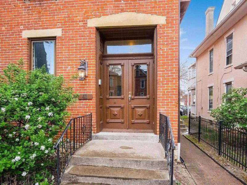 41 King , Unit #D, Columbus, OH 43201 Photo 3