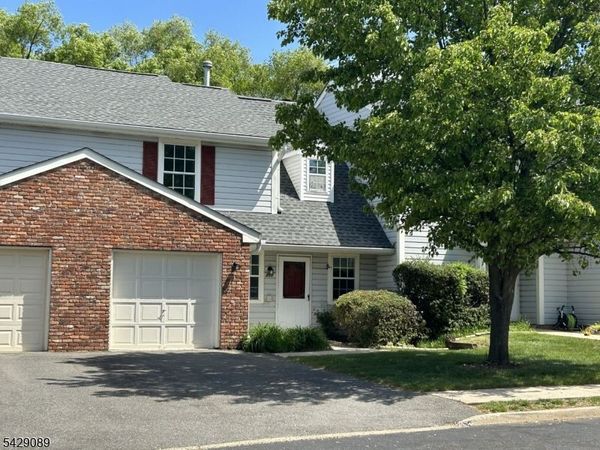 251 Hyde Park Rd, Franklin, NJ 08873
