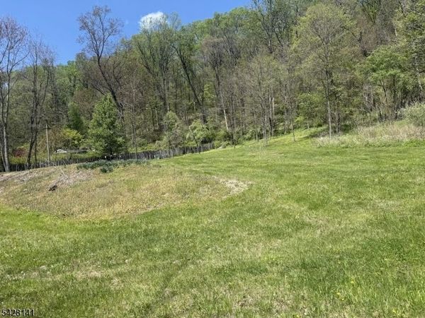 8 Opdykes La, White, NJ 07863