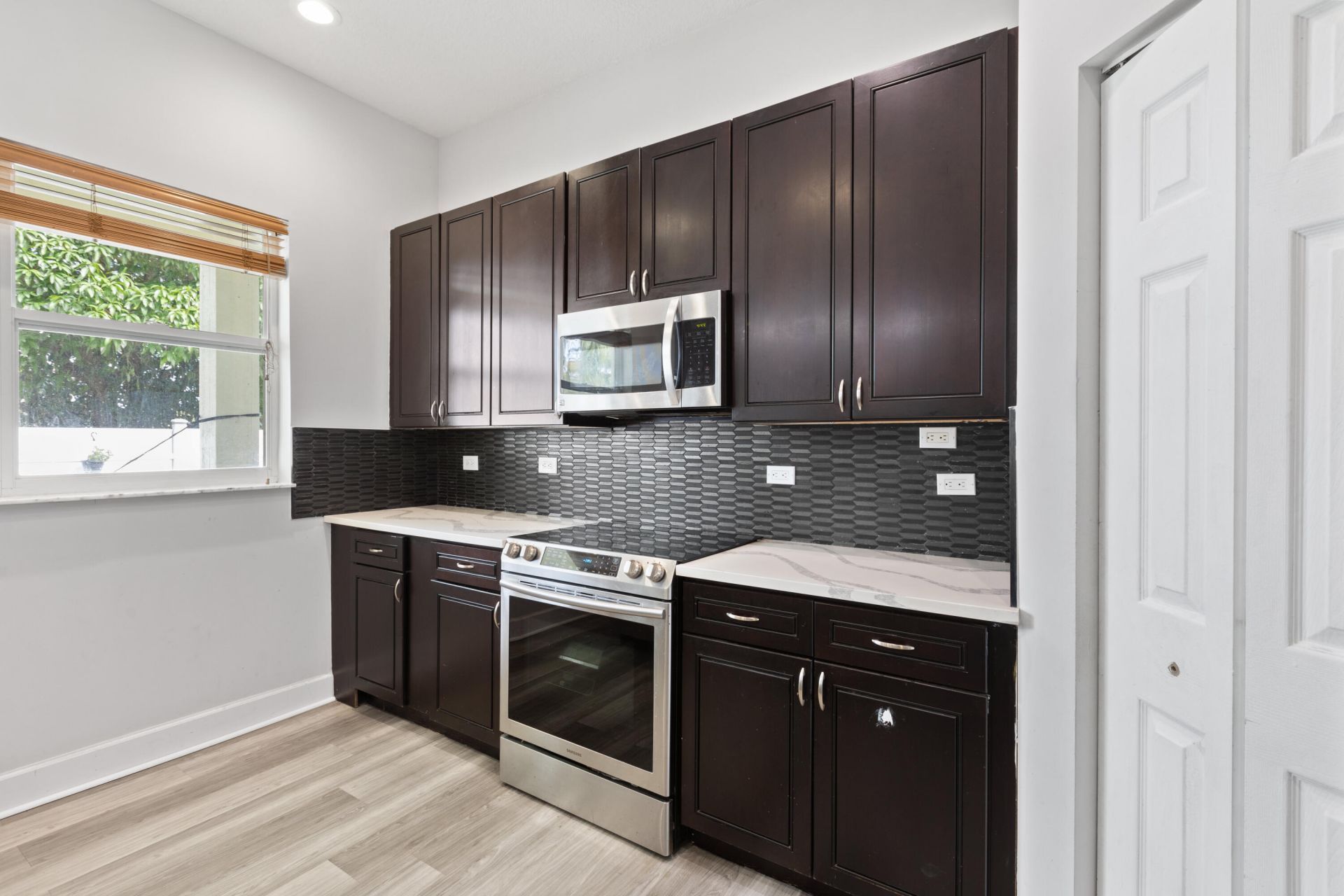 3221 El Camino, West Palm Beach, FL 33409 Photo