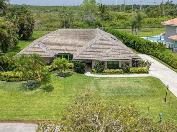 19 Dunbar Road, Palm Beach Gardens, FL 33418