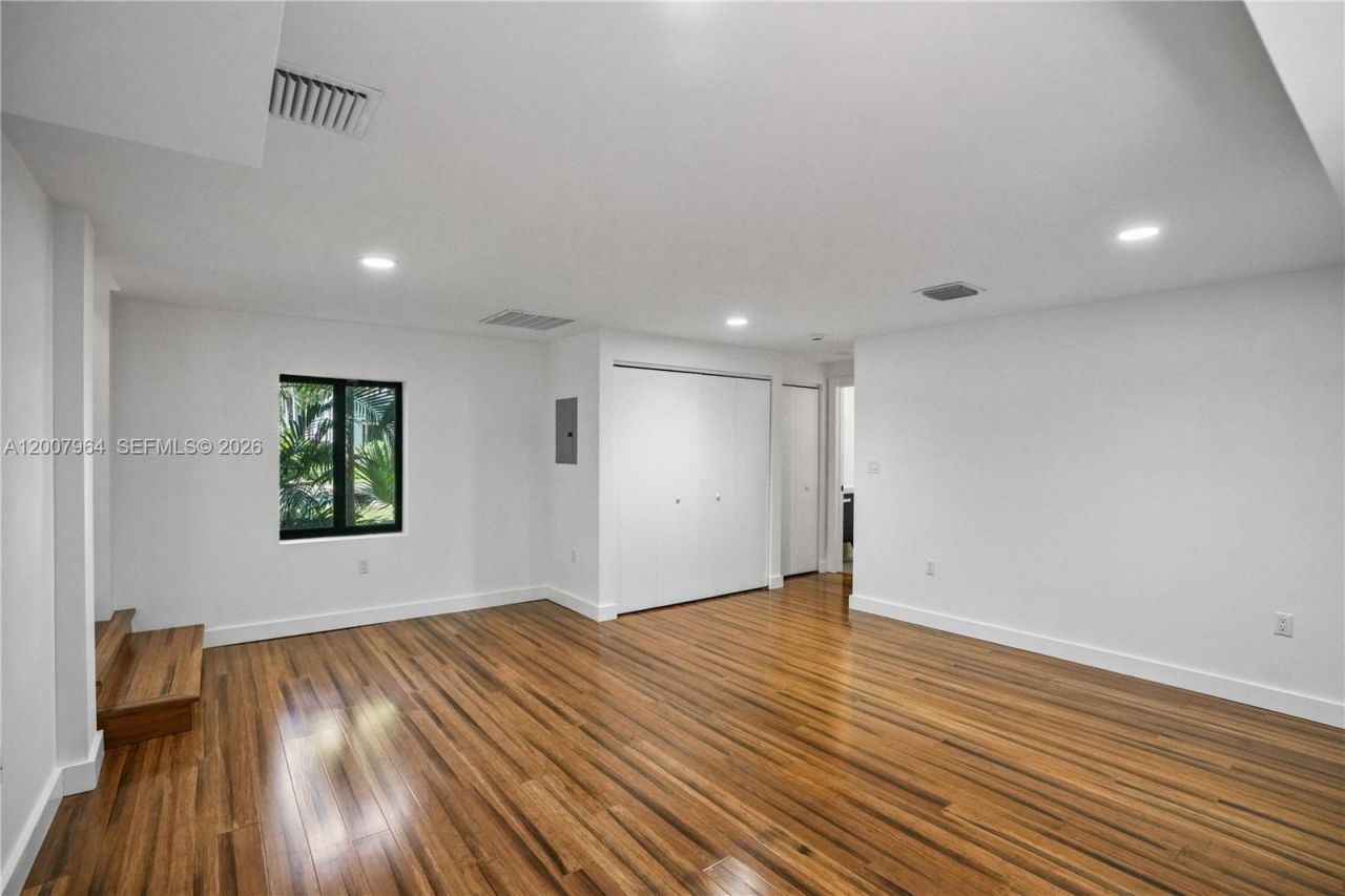 476 NE 119th St, Biscayne Park, FL 33161 Photo
