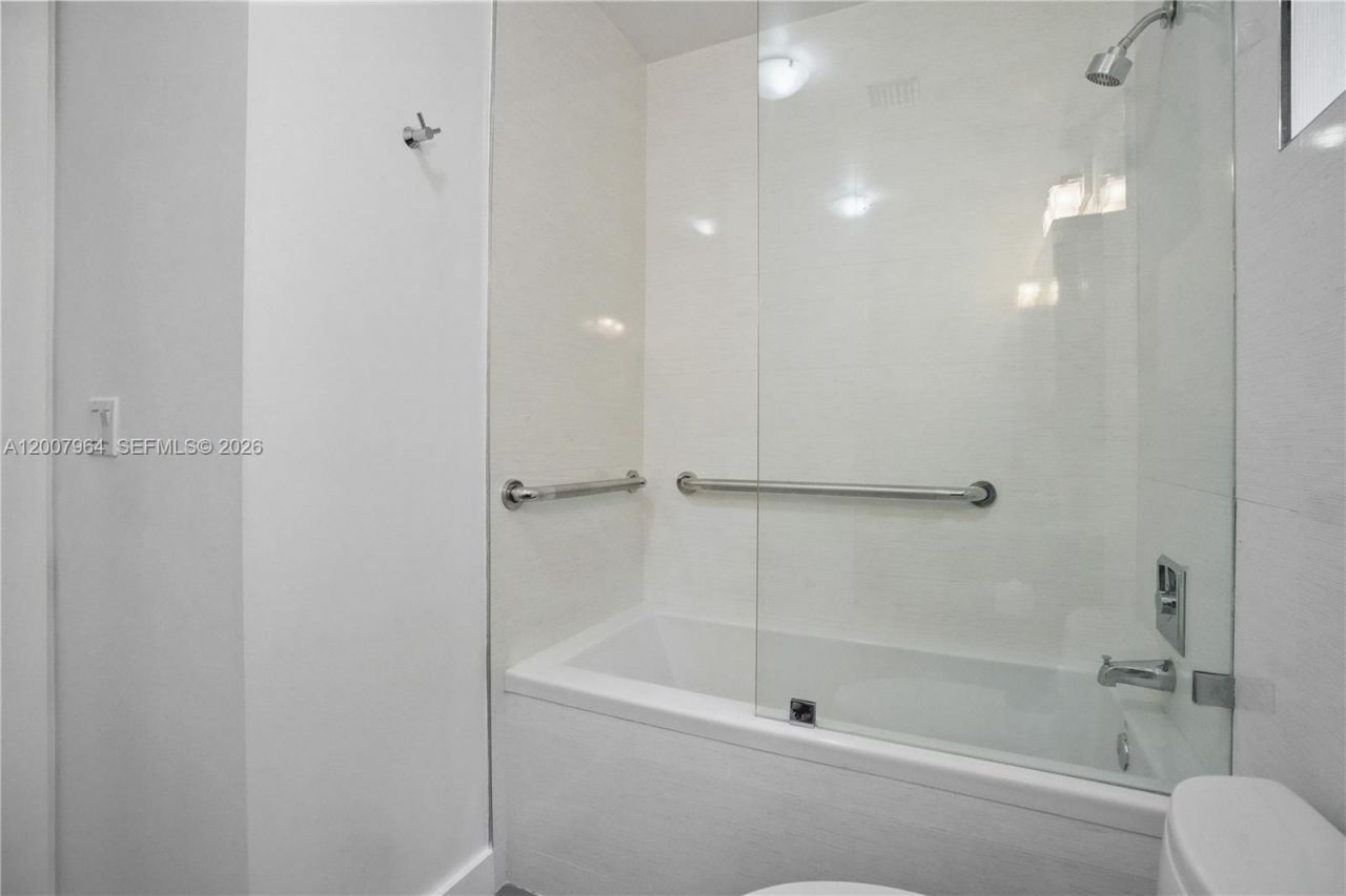 476 NE 119th St, Biscayne Park, FL 33161 Photo