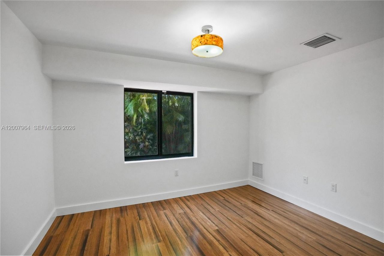476 NE 119th St, Biscayne Park, FL 33161 Photo