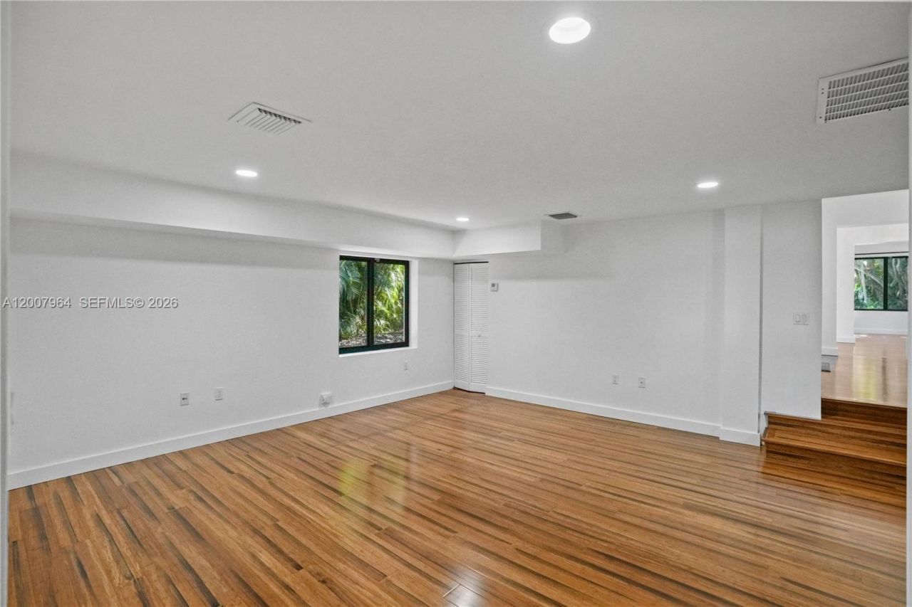 476 NE 119th St, Biscayne Park, FL 33161 Photo