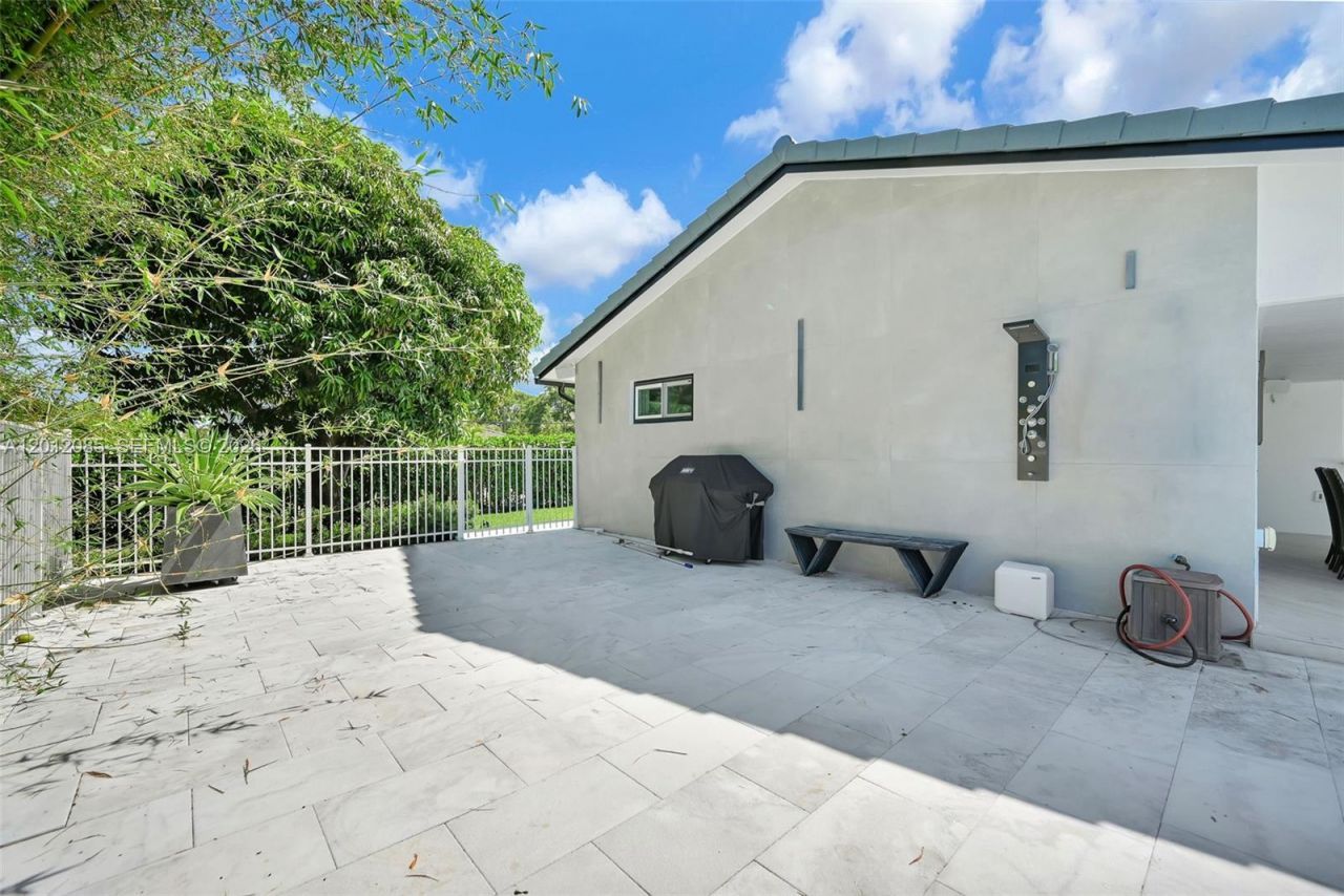 1001 NW 4th Ct , Boca Raton, FL 33432 Photo