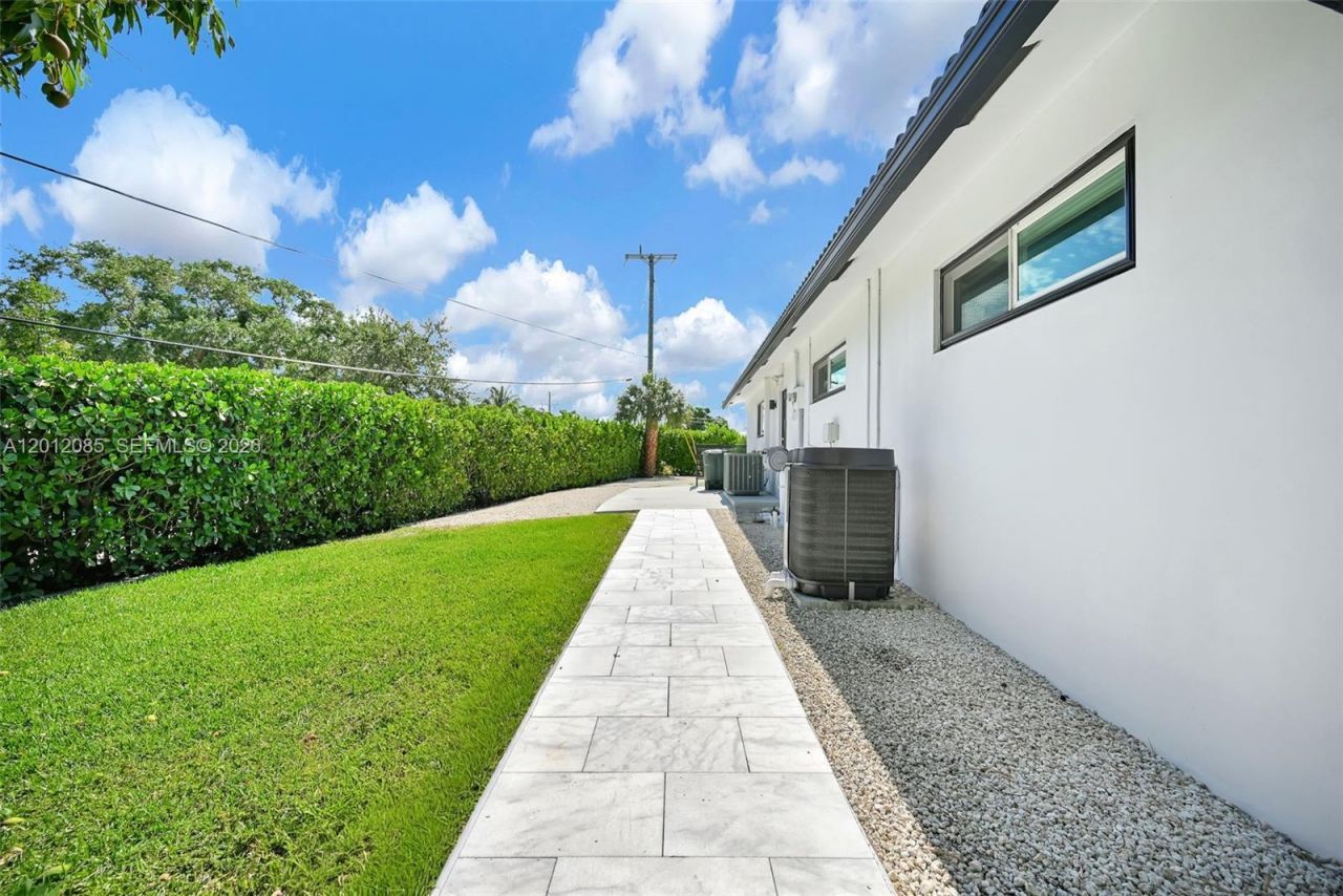 1001 NW 4th Ct , Boca Raton, FL 33432 Photo