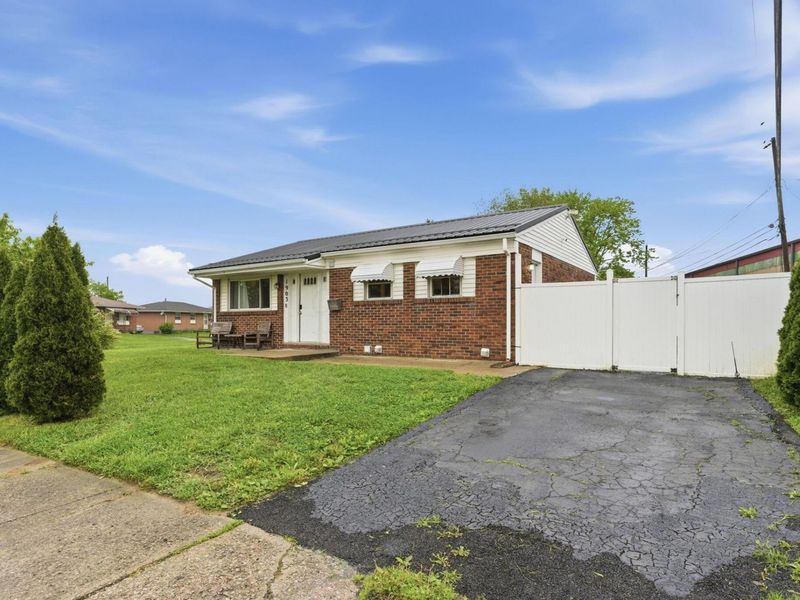 1903 Alvason Avenue, Columbus, OH 43219 Photo 3