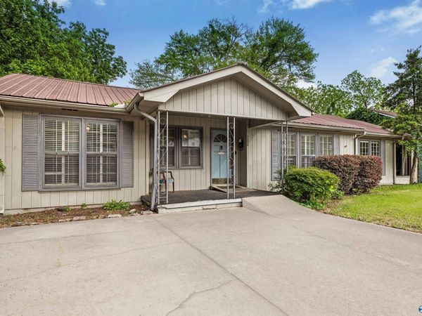 825 Gunter Avenue, Guntersville, AL 35976