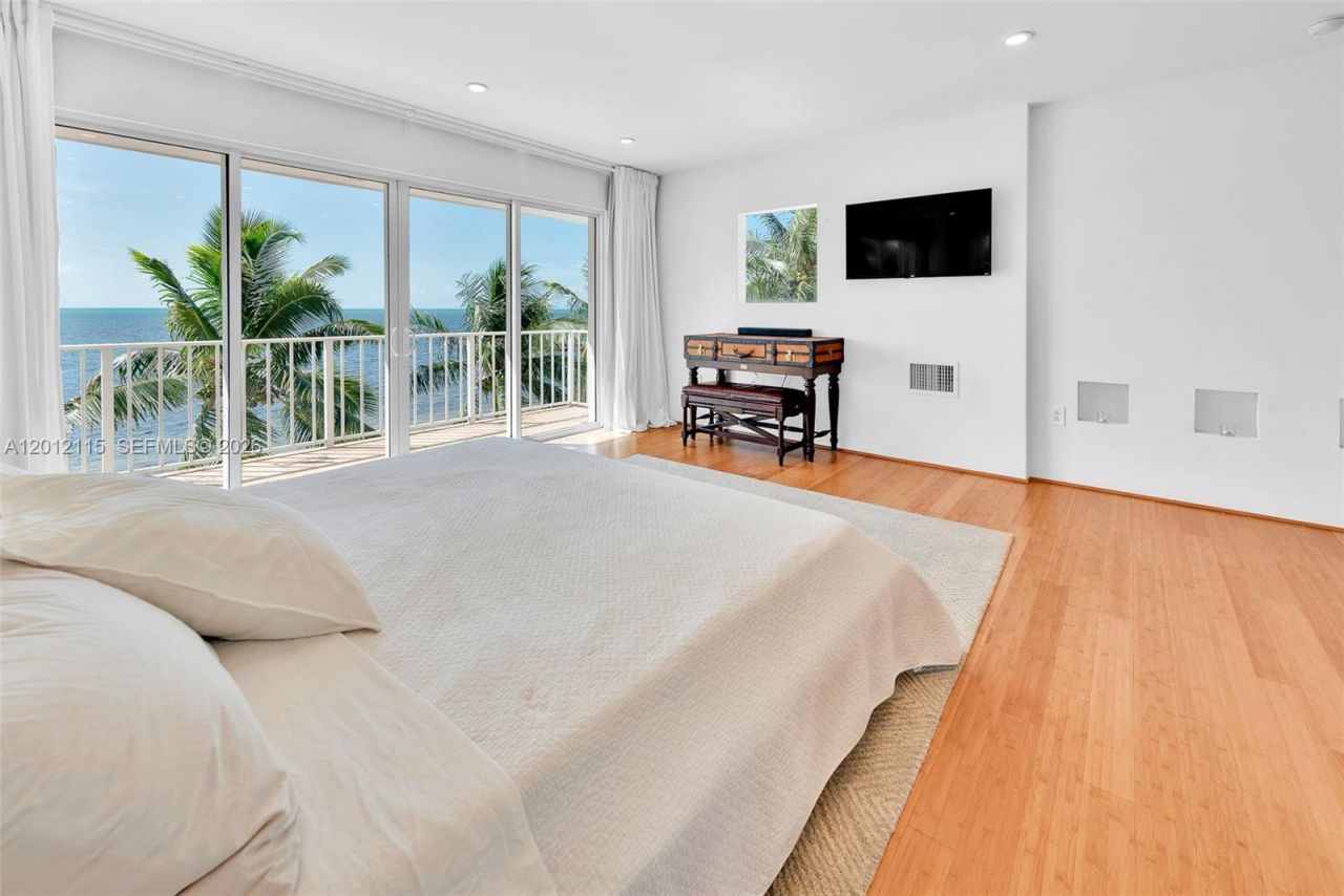 60 Ocean Front Dr , Key Largo, FL 33037 Photo