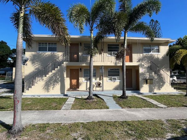 800 Douglass Avenue, Unit 4, West Palm Beach, FL 33401
