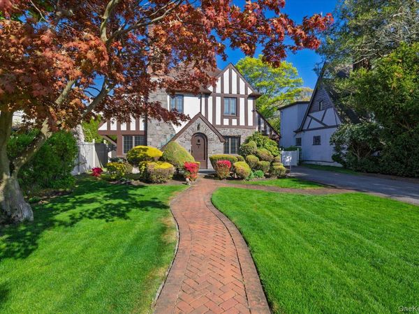 19 Addison Place, Rockville Centre, NY 11570