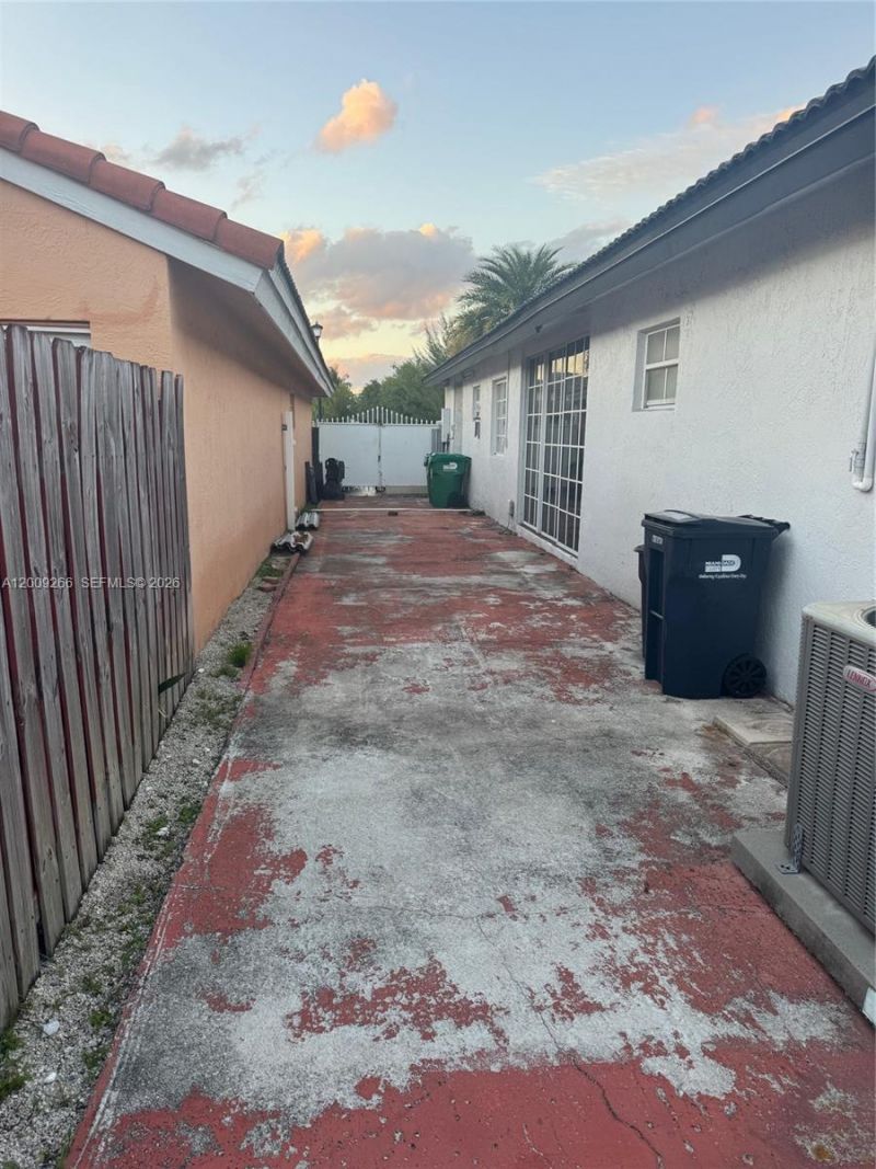 8748 NW 143rd Ter , Miami Lakes, FL 33018 Photo