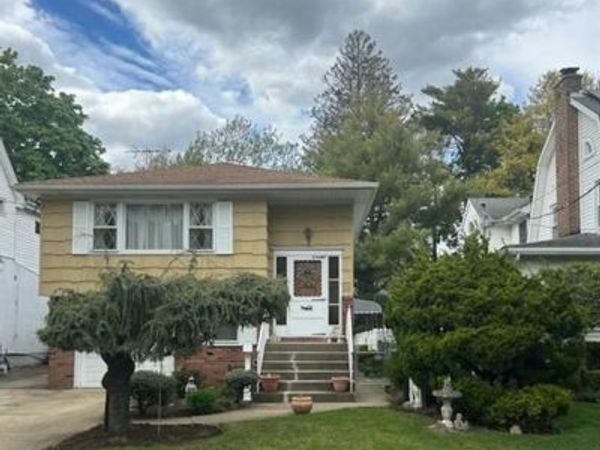 30 Malverne Avenue, Malverne, NY 11565